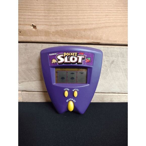 VTG Radica 1999 Pocket Slot Electronic Handheld Game ***TESTED*** - Picture 1 of 2